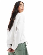 Dakota crew neck sweatshirt in white