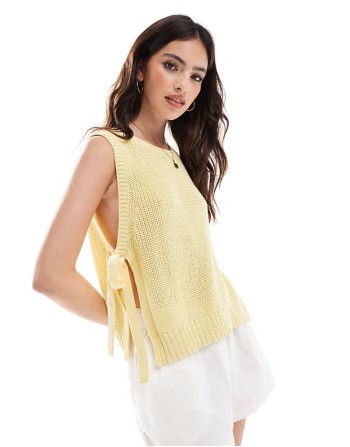 knitted split side tank top in lemon