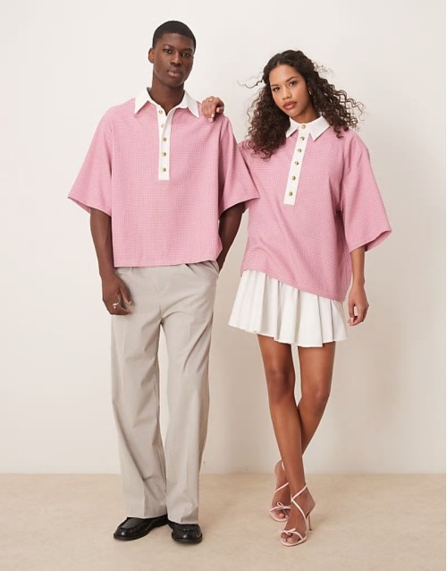 Unisex contrast collar polo shirt in pink gingham