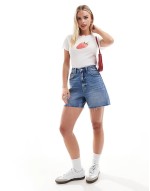 Petite denim dad short in medium blue