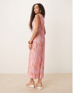 plisse sveless midi dress in pink swirl print